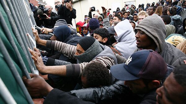France : sept blessés dans une rixe entre 200 migrants à Calais - Sputnik Afrique