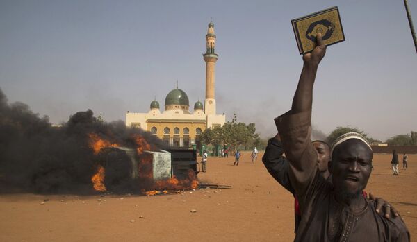 Manifs anti-Charlie Hebdo au Niger: au moins sept églises incendiées à Niamey (AFP) - Sputnik Afrique