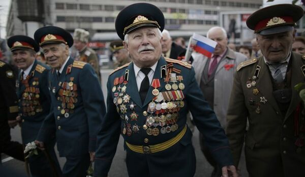 Des anciens combattants de Stalingrad proposent à Merkel de combattre ensemble le nazisme en Ukraine - Sputnik Afrique