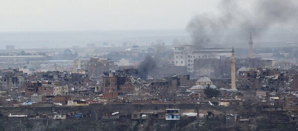 Bâtiments endommagés pendant l'opération turque dans le quartier de Sur à Diyarbakir - Sputnik Afrique