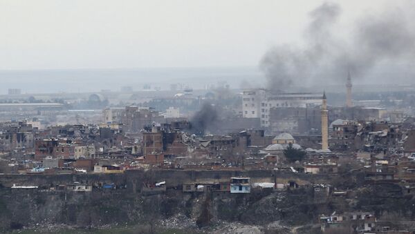 Bâtiments endommagés pendant l'opération turque dans le quartier de Sur à Diyarbakir - Sputnik Afrique