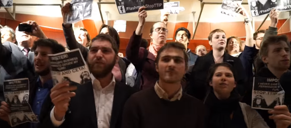 Un flashmob contre le TTIP - Sputnik Afrique