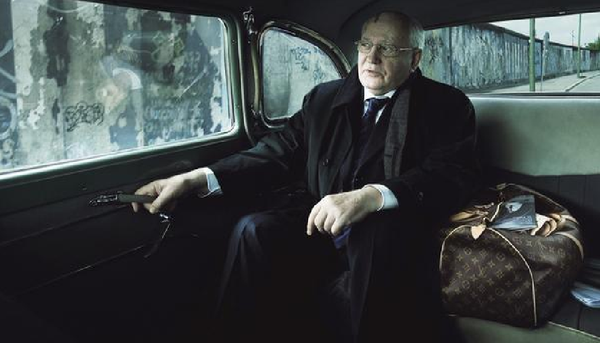 Mikhaïl Gorbatchev pour Louis Vuitton Mikhaïl Gorbatchev pour Louis Vuitton - Sputnik Afrique