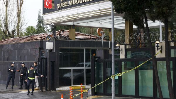 Un poste de police attaqué par deux femmes à Istanbul - Sputnik Afrique