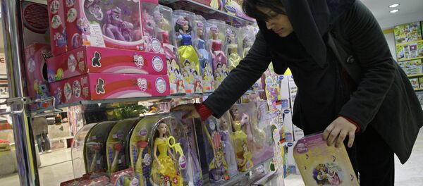 Женщина в магазине игрушек в Тегеране, Иран - Sputnik Afrique