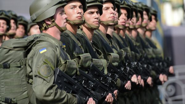 Ukrainian soldiers parade in Kiev during Ukrainian Independence Day celebrations. - Sputnik Afrique