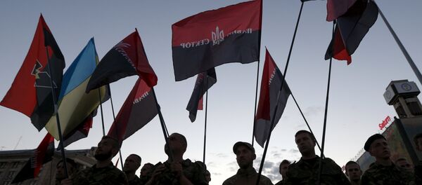 Des membres du mouvement ultranationaliste Secteur droit - Sputnik Afrique