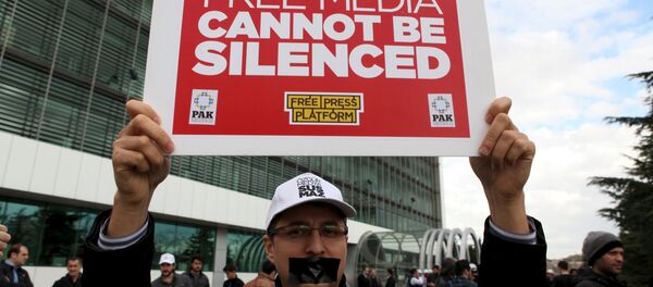 Des manifestants repoussés à coup de balles en caoutchouc par la police turque - Sputnik Afrique