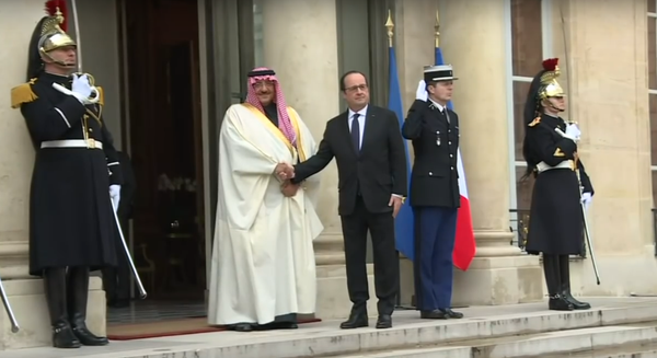 François Hollande reçoit le prince héritier saoudien à l'Elysée François Hollande reçoit le prince héritier saoudien à l'Elysée - Sputnik Afrique