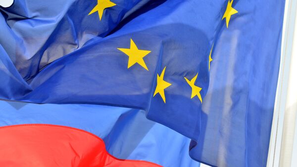 Drapeaux de l'Union européenne et de la Russie - Sputnik Afrique