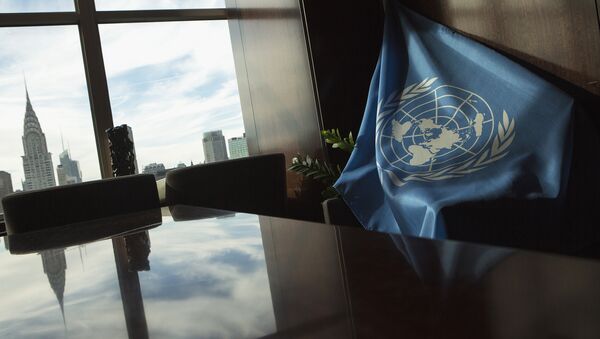 A United Nations flag is seen at U.N. Headquarters in New York September 25, 2013 - Sputnik Afrique