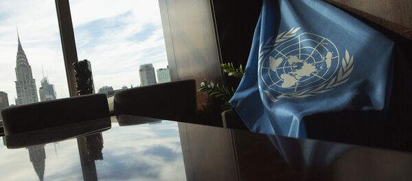 A United Nations flag is seen at U.N. Headquarters in New York September 25, 2013 - Sputnik Afrique