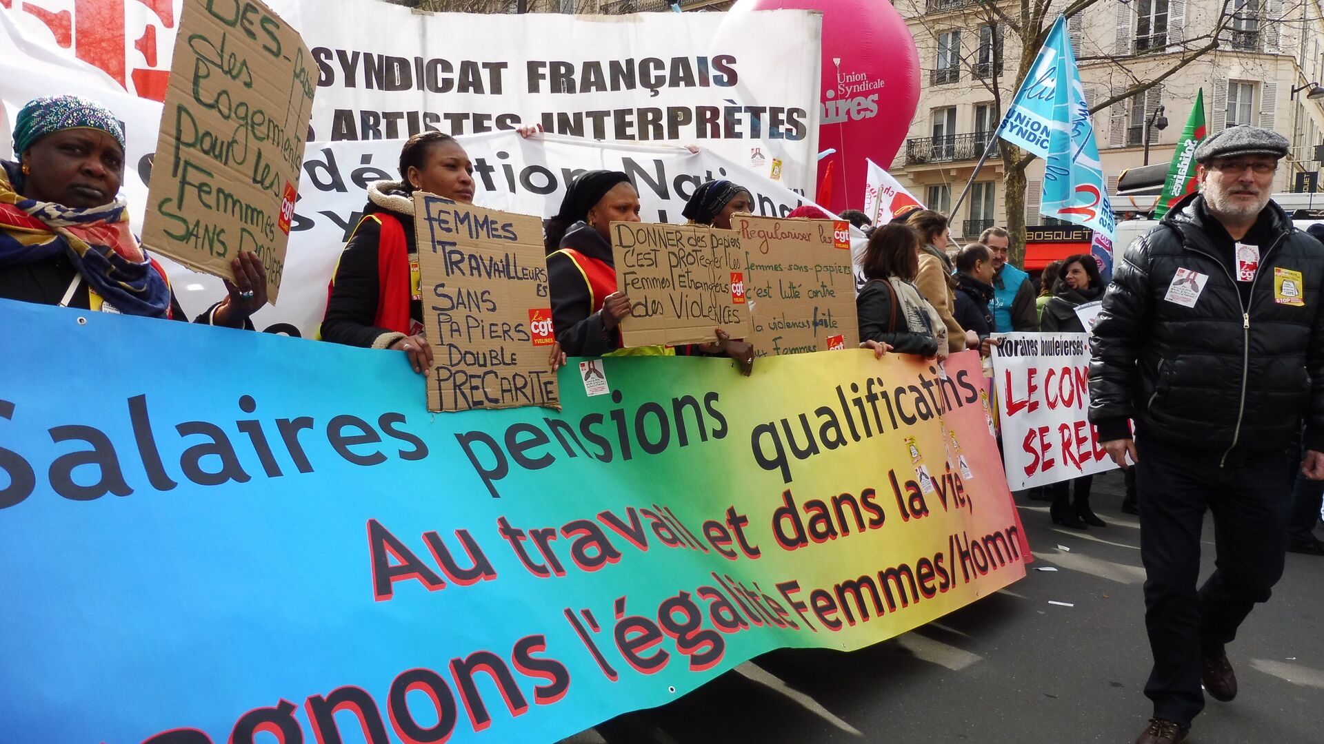 Une manifestation à Paris à l'occasion de la Journée internationale des droits des femmes, le 8 mars 2016 (archive photo) - Sputnik Afrique, 1920, 02.03.2023
