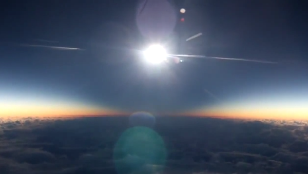 Une éclipse solaire filmée à bord d'un avion - Sputnik Afrique