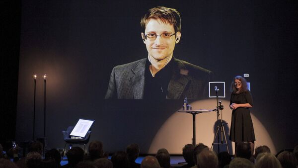 Edward Snowden reçoit le prix de Bjornson, Molde, Norvège, le 5 Septembre, 2015 - Sputnik Afrique