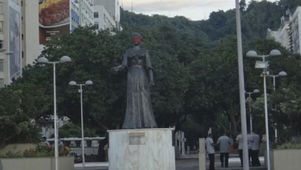 A Rio, les statues se joignent à la protestation - Sputnik Afrique