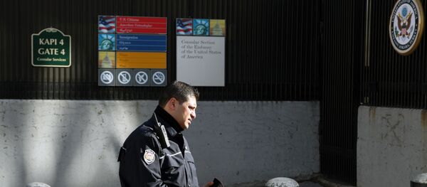 A Turkish security member stands outside a day after a suicide bomber struck the American Embassy in Turkish capital on Friday, killing a Turkish security guard in what the White House described as a terrorist attack, in Ankara, Turkey, Saturday, Feb. 2, 2013. - Sputnik Afrique