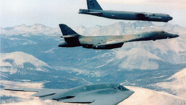 Un B-2 accompagné par un B-1B et un B-52 - Sputnik Afrique