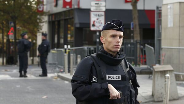 Police take up position near the Stade de France stadium the morning after a series of deadly attacks in Paris , November 14, 2015. - Sputnik Afrique