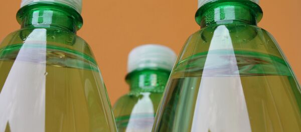 bouteilles d'eau en plastique - Sputnik Afrique