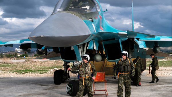 Pilotes russes sur la base militaire de Hmeimim - Sputnik Afrique