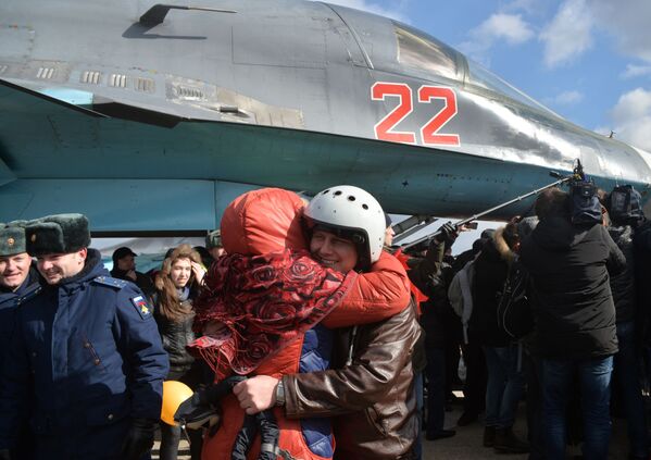 L’accueil des pilotes des forces aérospatiales russes de retour de Syrie - Sputnik Afrique
