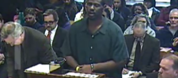 Un accusé chante une chanson d'Adele devant un tribunal américain Un accusé chante une chanson d'Adele devant un tribunal américain - Sputnik Afrique