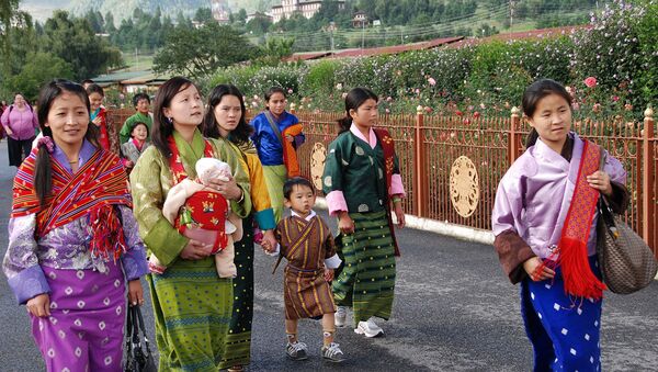 Le Bhoutan célèbre la naissance du nouveau prince en plantant 108.000 arbres - Sputnik Afrique