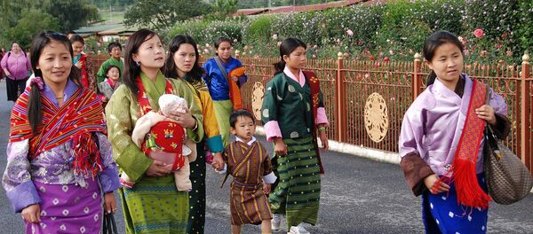 Le Bhoutan célèbre la naissance du nouveau prince en plantant 108.000 arbres Le Bhoutan célèbre la naissance du nouveau prince en plantant 108.000 arbres - Sputnik Afrique