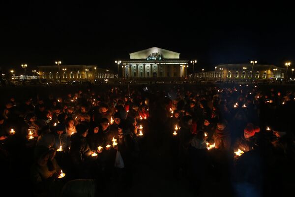 Des fleurs et des bougies en hommage aux victimes du crash de Rostov - Sputnik Afrique