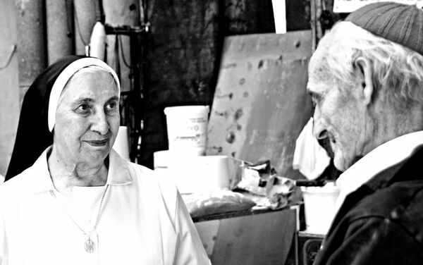 Justo Gallego Martínez et une religieuse Justo Gallego Martínez et une religieuse - Sputnik Afrique