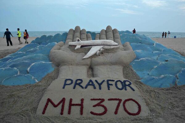 Le pilote du vol disparu MH370 aurait coupé volontairement l’oxygène aux passagers Le pilote du vol disparu MH370 aurait coupé volontairement l’oxygène aux passagers - Sputnik Afrique