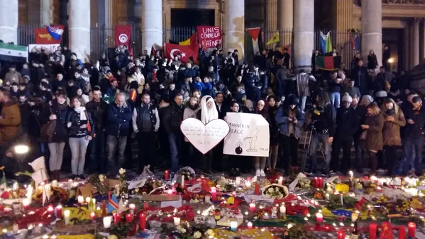 Les hommages en mémoire des victimes des attentats de Bruxelles Les hommages en mémoire des victimes des attentats de Bruxelles - Sputnik Afrique