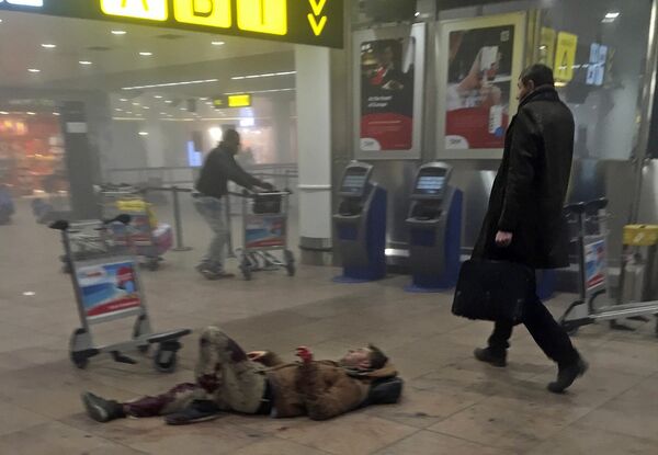 L'aéroport de Bruxelles après les attentats du 22 mars 2016 L'aéroport de Bruxelles après les attentats du 22 mars 2016 - Sputnik Afrique