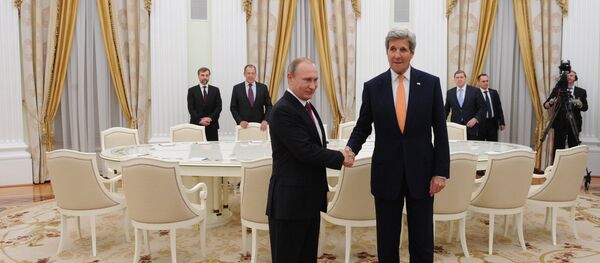 Vladimir Poutine accueille John Kerry au Kremlin - Sputnik Afrique