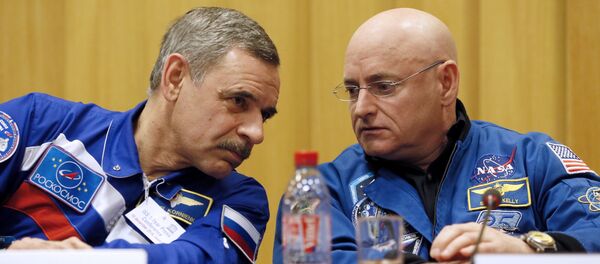 Scott Kelly et Mikhail Kornienko - Sputnik Afrique
