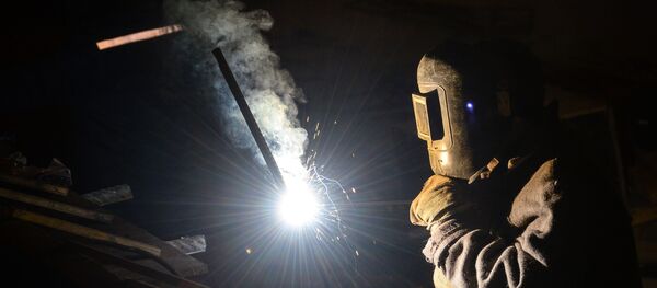 Un soudeur - Sputnik Afrique
