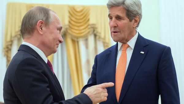 Le président russe Vladimir Poutine  et le secrétaire d’Etat américain John Kerry - Sputnik Afrique