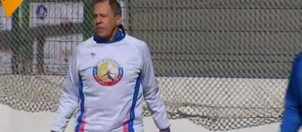 Sergueï Lavrov a montré qu'il était en pleine forme pendant un match amical de football. - Sputnik Afrique
