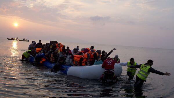 Le nombre de migrants débarquant sur les îles grecques diminue - Sputnik Afrique