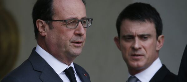 French President Francois Hollande (L) and Prime Minister Manuel Valls talk after a meeting about blasts in Brussels at the Elysee Palace in Paris, France, March 22, 2016. French President Francois Hollande (L) and Prime Minister Manuel Valls talk after a meeting about blasts in Brussels at the Elysee Palace in Paris, France, March 22, 2016. - Sputnik Afrique