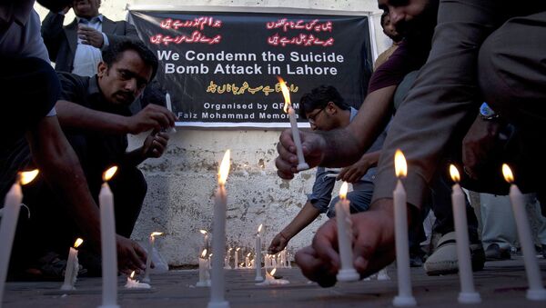 Les hommages en mémoire des victimes d`attentat de Lahore - Sputnik Afrique