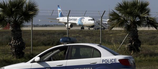 Entführtes Flugzeug der Gluggesellschaft EgyptAir am Flughafen Larnaca - Sputnik Afrique
