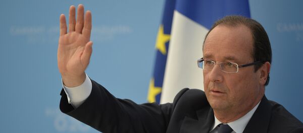 France’s President Francois Hollande speaks during a press conference in Saint Petersburg on September 6, 2013 on the sideline of the G20 summit. - Sputnik Afrique