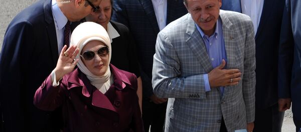 Le président turc Recep Tayyip Erdogan et son épouse - Sputnik Afrique