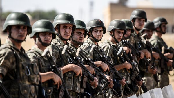 Des soldats turcs déployés le long de la frontière turco-syrienne - Sputnik Afrique