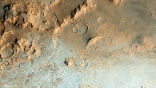 Une partie du bassin d'impact Hellas Planitia, sur Mars - Sputnik Afrique