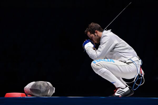 Luca Curatoli (italie) en finale des championnats du monde d'escrime par équipes à Moscou. Reportage photo Confrontation Luca Curatoli (italie) en finale des championnats du monde d'escrime par équipes à Moscou. Reportage photo Confrontation - Sputnik Afrique