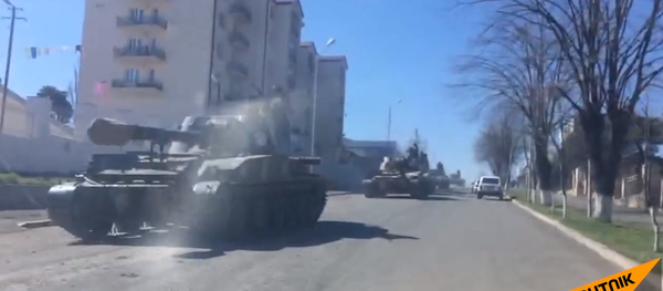 Haut-Karabakh: des automoteurs d’artillerie dans les rues de Stepanakert - Sputnik Afrique