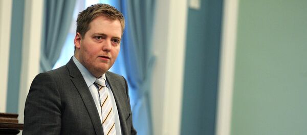 Sigmundur David Gunnlaugsson Chairman of the Progressive Party speaks in Iceland's parliament, in Reykjavik Friday Jan. 8, 2010 as the parliament debated a bill to hold a referendum over repayment of US$5.7 billion demanded by Britain and the Netherlands for depositors' money lost in failed Icelandic banks. - Sputnik Afrique